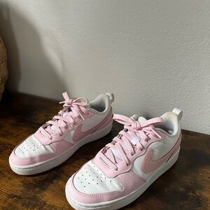 Nike Pink and White Low-Top Sneakers - Soft Pink Swoosh
